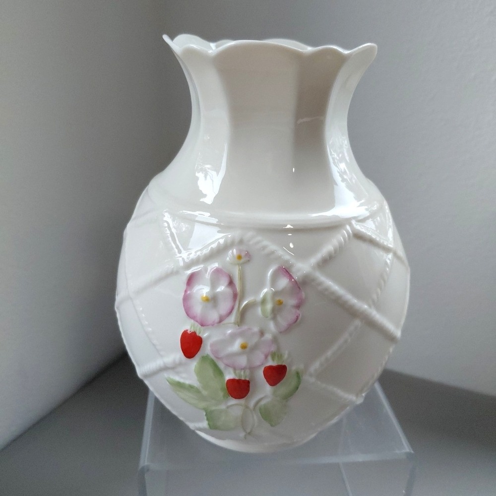 VTG BELLEEK Vase Strawberry Floral Basket Paper Thin Ceramic IRELAND 2002 Ruffle - Picture 1 of 8